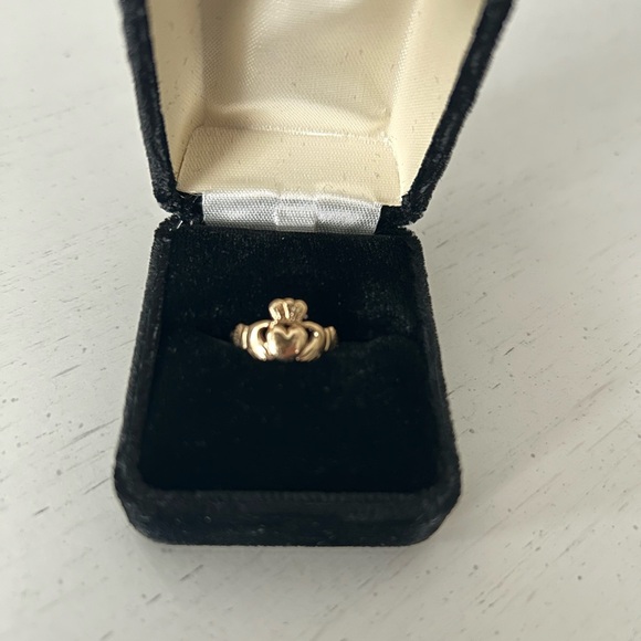 💝10K Gold Claddagh Ring Stephen Faller Made in Ireland stamped Sz 5.5 Gift Ready - Picture 10 of 11